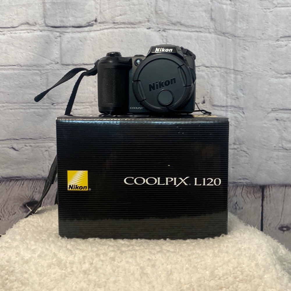 NIKON COOLPIX L120 Camera